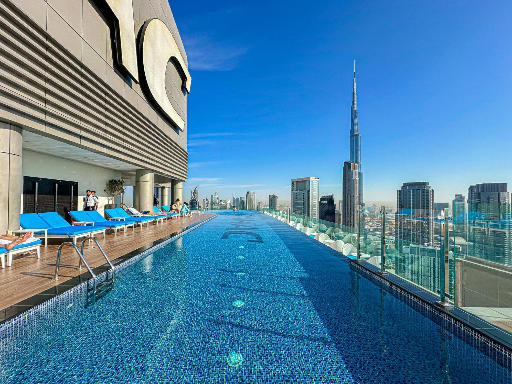 Best Burj Khalifa View Balcony Apartment With 64Th Floor Infinity Pool In Paramount Hotel Midtown Dubai Exteriör bild